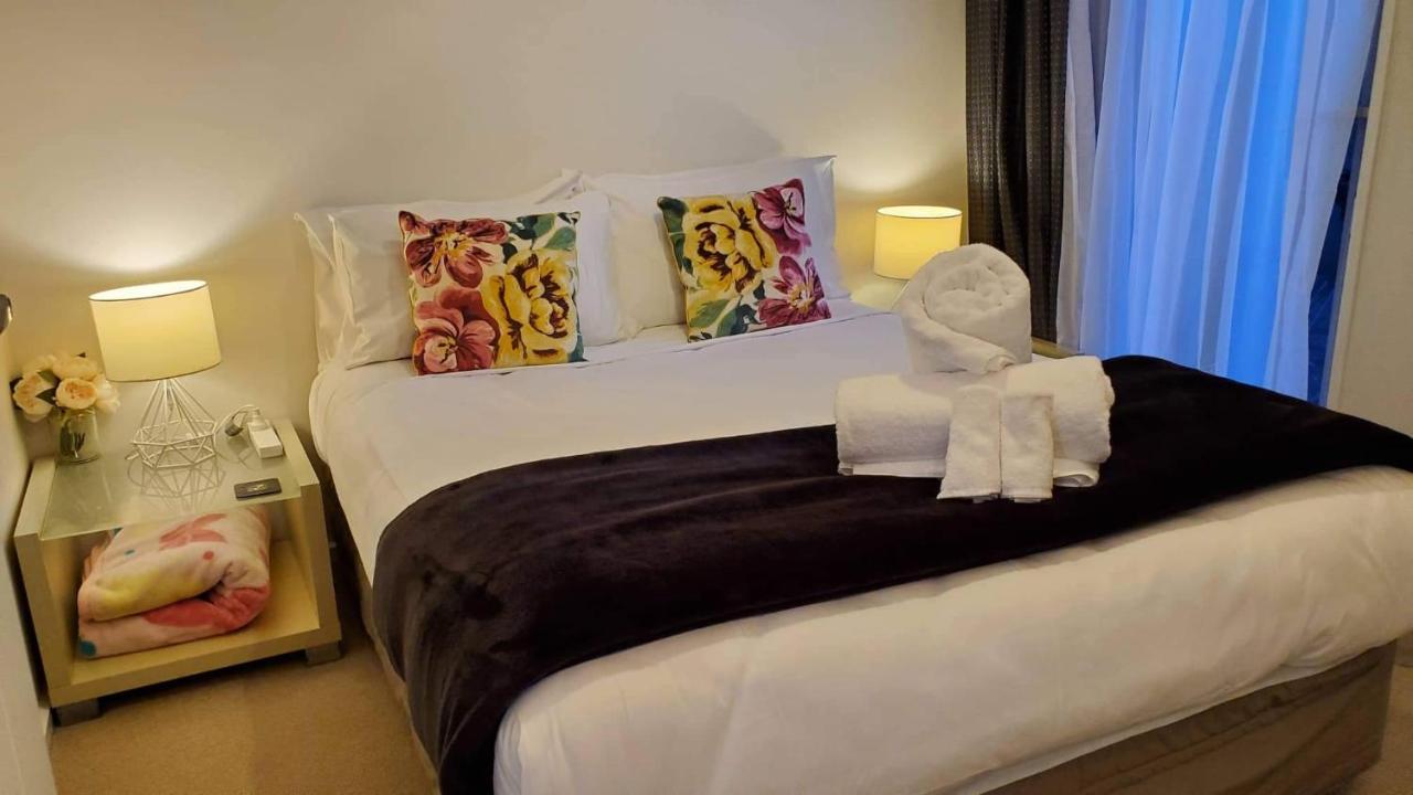 Central Lakeview Apartment With Amazing Rooftop 镇上湖景三室套房 Queenstown Ngoại thất bức ảnh