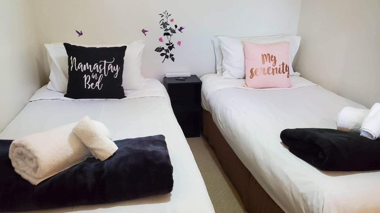 Central Lakeview Apartment With Amazing Rooftop 镇上湖景三室套房 Queenstown Ngoại thất bức ảnh